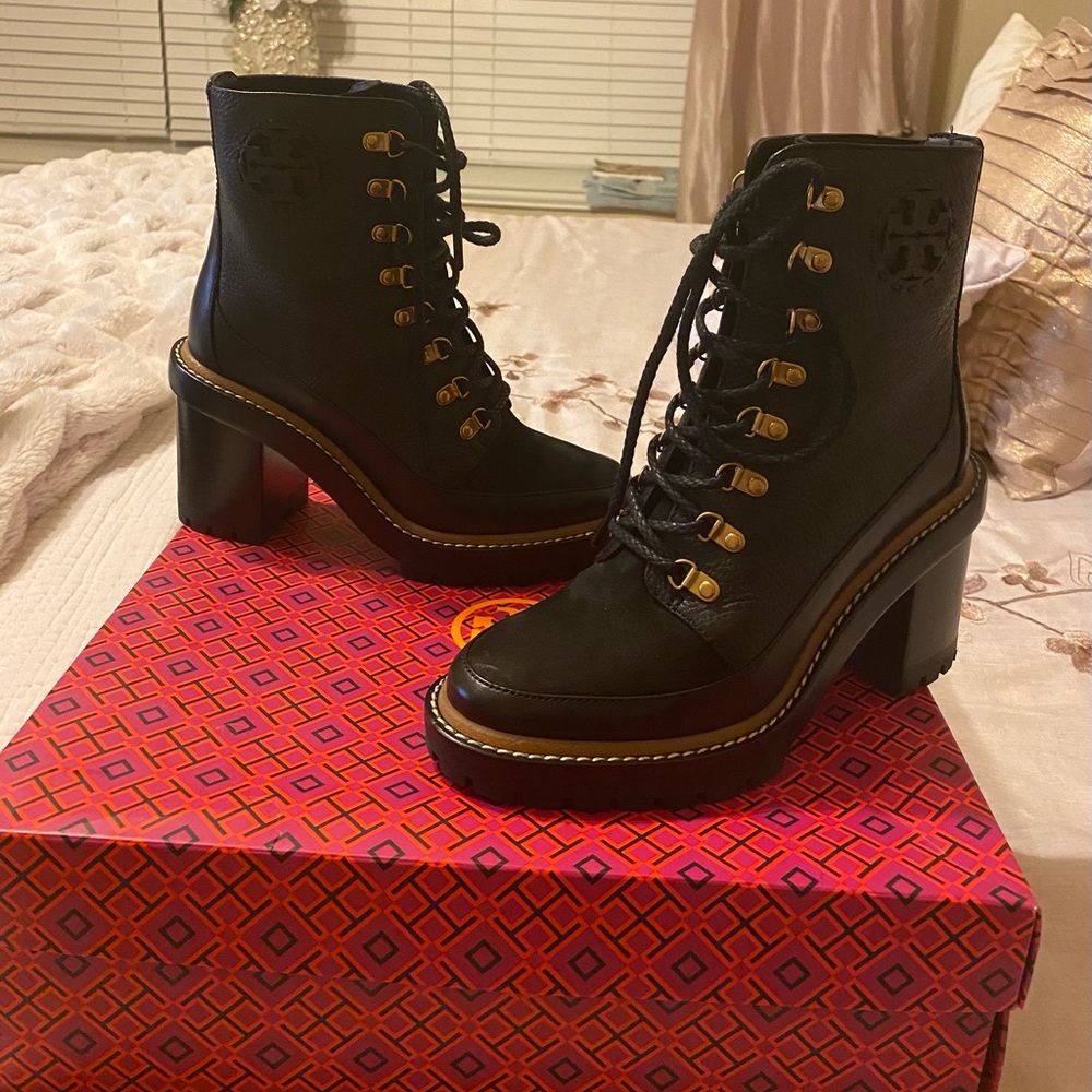 Tory Burch Miller 95mm log sole bootie, tumbled leather, unbuckle/calf leather.